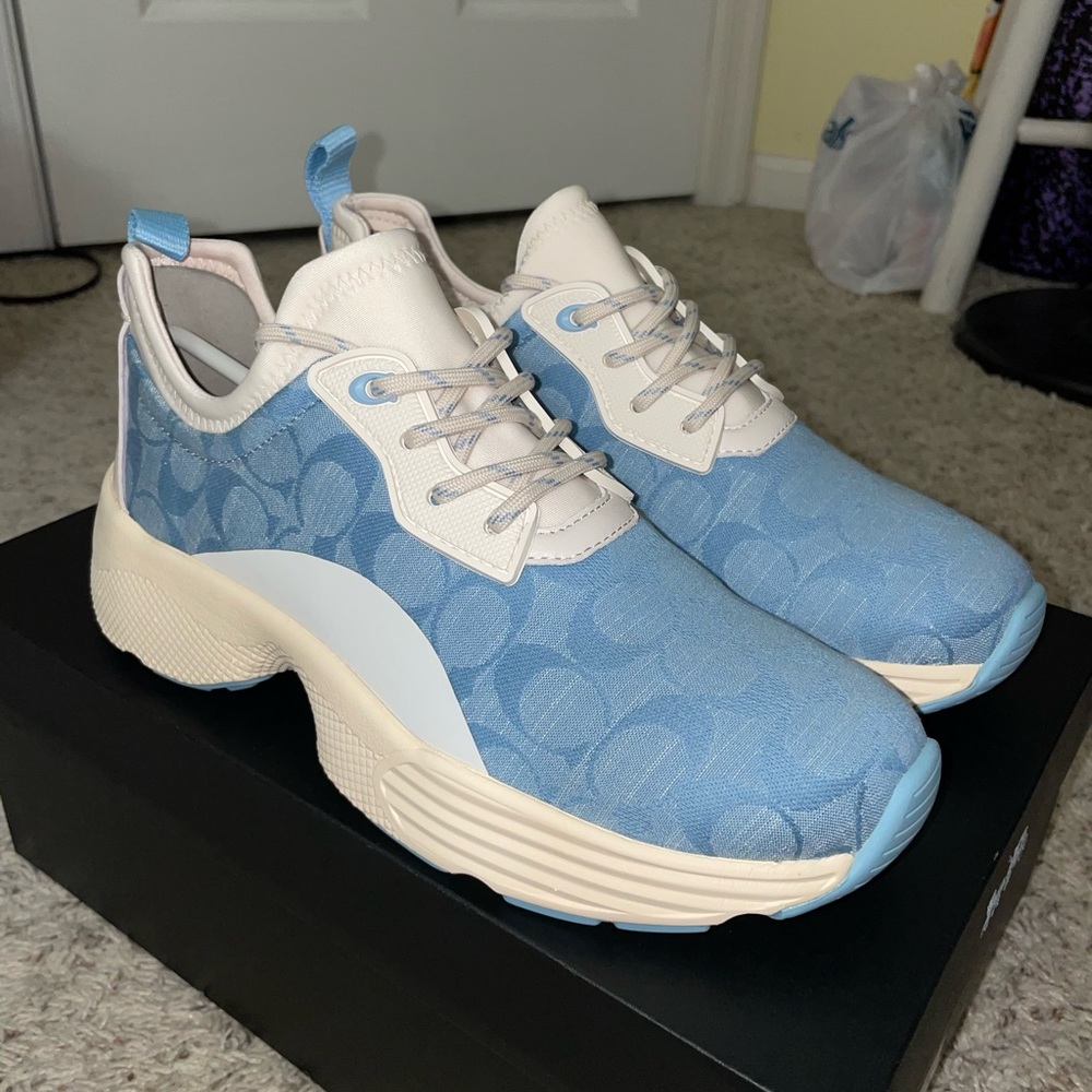 Coach C270 Tech Runner in Women’s 7.5 US size